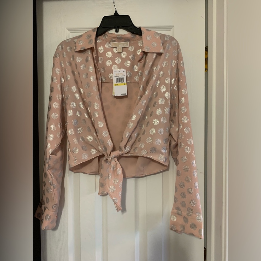 NWT Micheal Kors dusty pink cropped button down blouse with silver palm print
